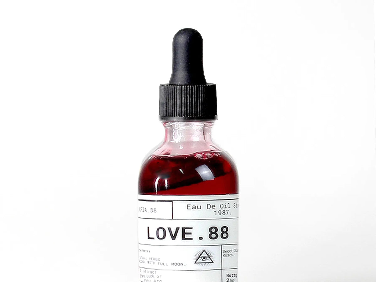 Love.88 Scented & Candle Oil – Almond Base, Cinnamon & Clove, 2Oz Dropper