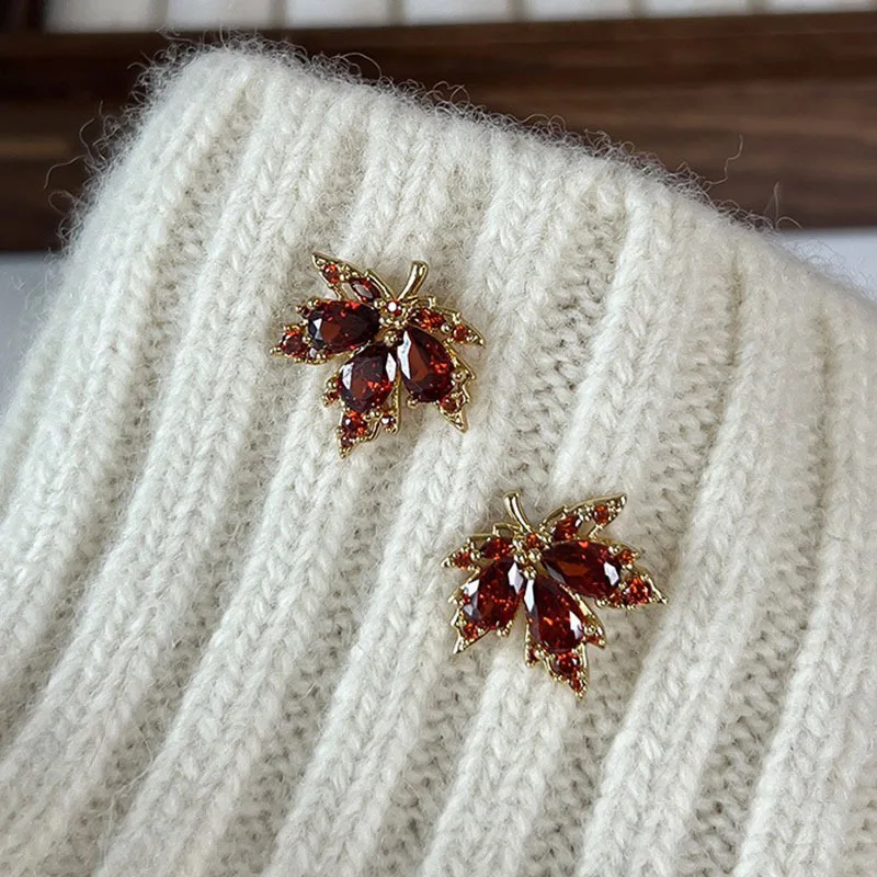 Red Gem Maple Leaf Stud Earrings for Women2023 New Fashion Light Luxury Earrings Retro Simple Crystal Earrings Jewelry Gift